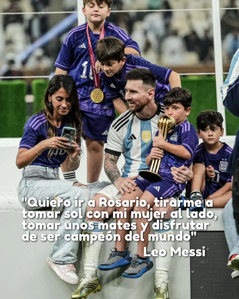 Rosariociudadok's tweet photo. "Quiero ir a Rosario, tirarme a tomar sol con mi mujer al lado, tomar unos mates y disfrutar de ser campeón del mundo"

Lionel Andrés Messi ❤️ https://t.co/PJqKARi51B