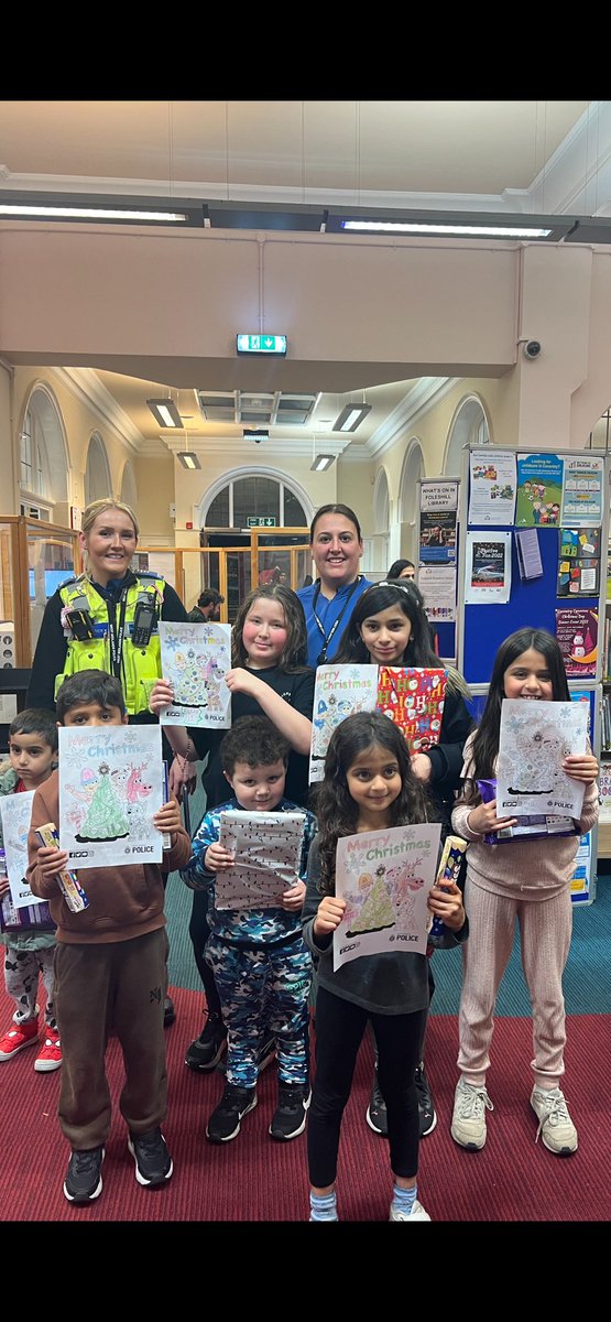FoleshillWMP's tweet image. Foleshill officers today have attended Broad Street Library @covlibraries Over 50 local children attended #Colouringcompetition #FoleshillChristmas #NeighbourhoodPolicing