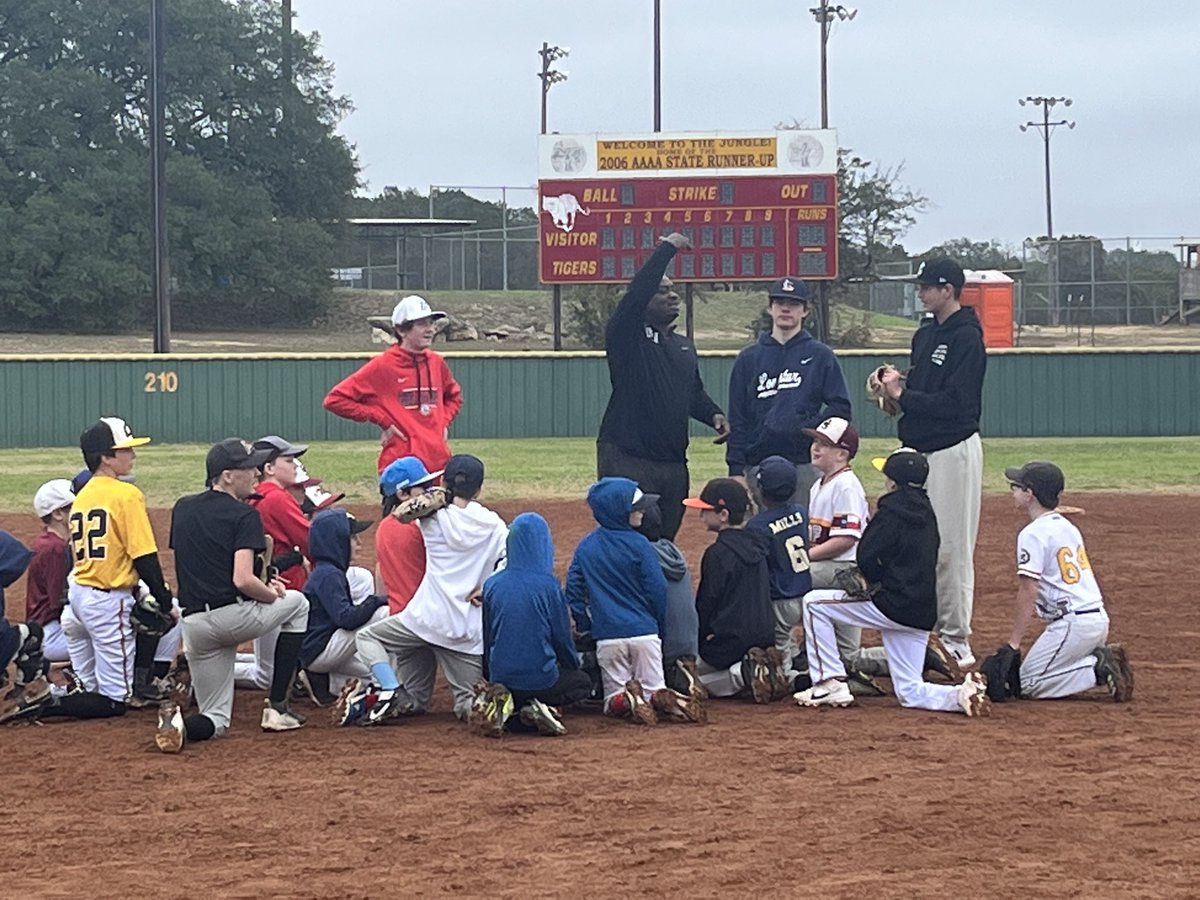 DSBaseballClub's tweet image. Huge thanks to all our dedicated 9U-14U players who participated in our pitching camp last week ⚾️ 🙏🏼 

Our fantastic coaches, players, and families make the #DSBaseballClub an amazing place to grow and thrive 💪🏼 #DSselect #DSBaseball #DSBC #CommunityBuilding