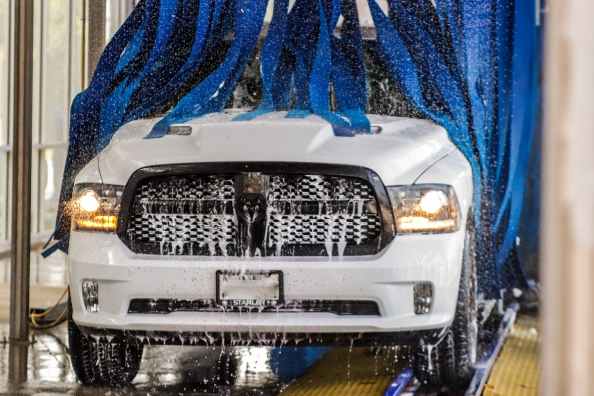 The holiday home stretch is here, and with it comes lots of travel, but with our high-quality wash, your ride will look like you just drove it off the lot! 😍 #zoomcarwash #GoZoom #carwash #detailing #autodetailing #detailerofinstagram #sofreshandsoclean #carwashday #lovemycar