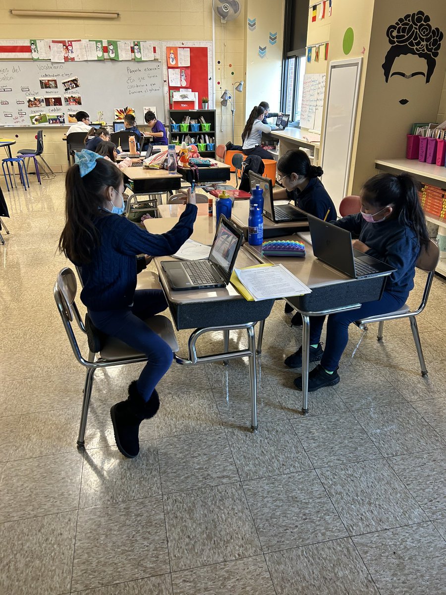 Veronic02015493's tweet photo. We are researching different winter holidays around the world. Did you know that in Australia Christmas is in the middle of summer? We are learning so much! #d89community #d89alwayslearning #d89bilingual https://t.co/r4lo2vfO2t