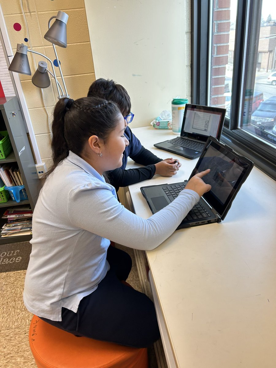 Veronic02015493's tweet photo. We are researching different winter holidays around the world. Did you know that in Australia Christmas is in the middle of summer? We are learning so much! #d89community #d89alwayslearning #d89bilingual https://t.co/r4lo2vfO2t