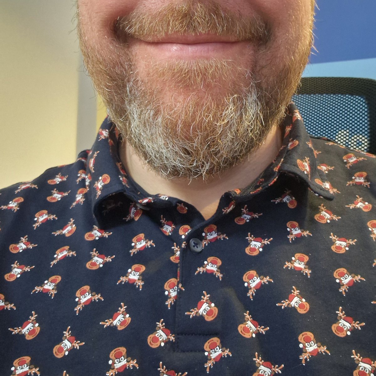 taitbw's tweet photo. Today's webinar involved a quite bad nose bleed 5mins before starting, flickering screen issues throughout (my end only, now resolved) &amp; Facebook logging me out mid ads demo 😭. Still, at least I had a Santa hat wearing #Reindeer t-shirt on! 🎅🦌

#Christmas #MondayMood https://t.co/YINKRgpTQ6