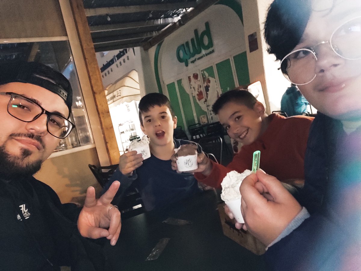jrjuniorboxing's tweet photo. 🥳🥳🥳 Celebrando el cumple 🎂 con los más jóvenes 👦🏻, hoy solo han venido estos 3 pues nada los que no han venido se lo pierden 😢, más barata me sale la jugada 🤣🤣🤣
#TeamJr👊🏼 #Boxeo🥊 #BoxeoMultifuncional⏱️ https://t.co/Fn9ynxDaaV