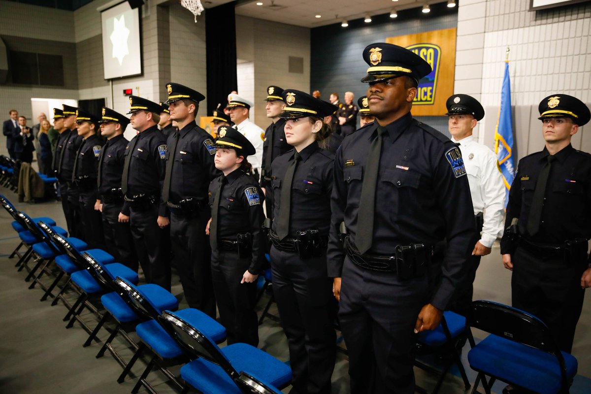 TulsaPolice's tweet photo. ๐ฎCONGRATULATIONS TO ACADEMY CLASS 123๐ฎ
Last Friday, 17 new Tulsa Police Officers and 2 new Investigators with the Tulsa Fire Department graduated from the Tulsa Police Academy.
Interested in becoming an officer?
VISIT https://t.co/imhUepizxv for more info!
#JoinTPD https://t.co/0pX8BoY0HS