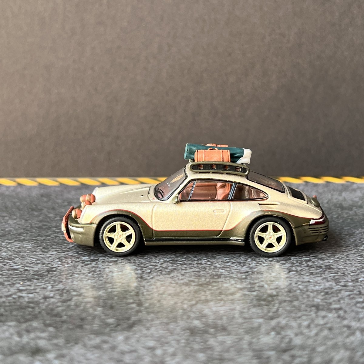 theviralhobby's tweet photo. RUF Rodeo Presentation | 421 | MiniGT

More on: https://t.co/XZ7gTTVnBF 

Review: https://t.co/oaDNprkxBn

@RedditProf @diecast_newb @DiecastHype @HunterGarage1 @TSMModel @MINIGT64 @DiecastCarsNow @Porsche @GarageDiecast @LenosGarage 

#theviralhobby #rufrodeopresentation https://t.co/Ct1sbYqDeY