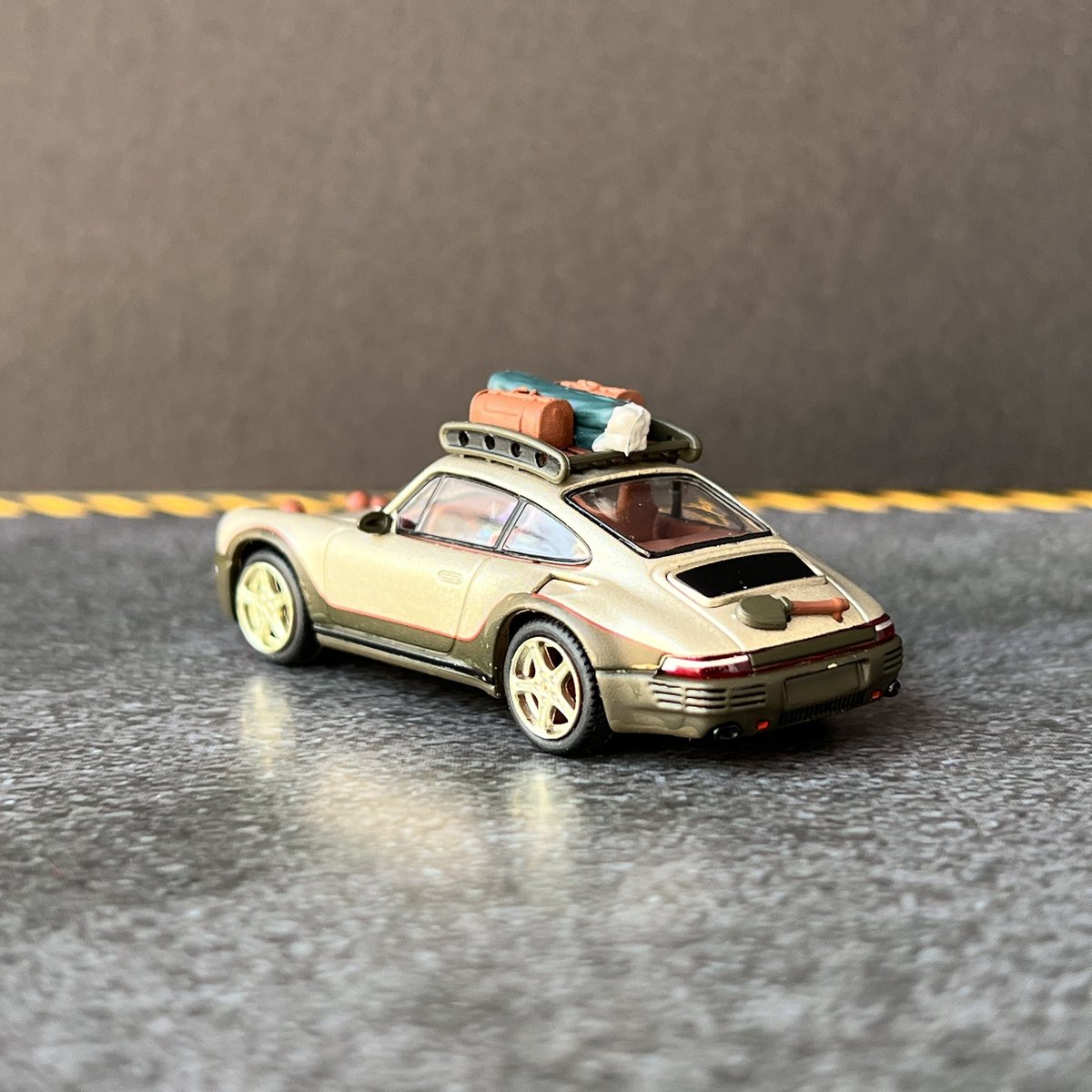 theviralhobby's tweet photo. RUF Rodeo Presentation | 421 | MiniGT

More on: https://t.co/XZ7gTTVnBF 

Review: https://t.co/oaDNprkxBn

@RedditProf @diecast_newb @DiecastHype @HunterGarage1 @TSMModel @MINIGT64 @DiecastCarsNow @Porsche @GarageDiecast @LenosGarage 

#theviralhobby #rufrodeopresentation https://t.co/Ct1sbYqDeY