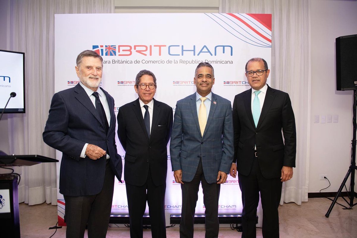 BritchamDR's tweet photo. Nuestro 35 aniversario ha sido la oportunidad perfecta para reconocer al Presidente fundador Sr. Fernando González Nicolás, reconocimiento celebrado junto al Sr. Federico Schad, Vicepresidente fundador.
#BritchamExperience #Nerworking #Miembros #Eventos #Actividades https://t.co/Pj95mefGpS