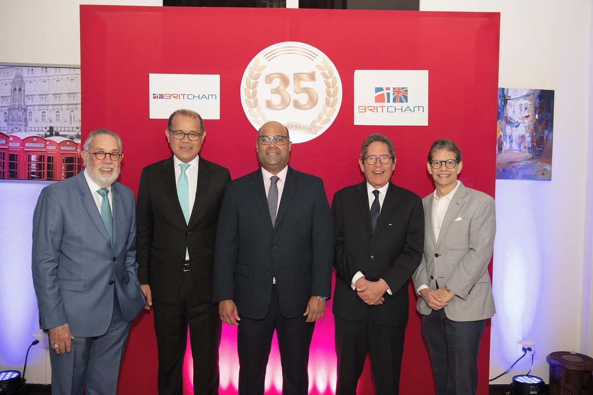 BritchamDR's tweet photo. Nuestro 35 aniversario ha sido la oportunidad perfecta para reconocer al Presidente fundador Sr. Fernando González Nicolás, reconocimiento celebrado junto al Sr. Federico Schad, Vicepresidente fundador.
#BritchamExperience #Nerworking #Miembros #Eventos #Actividades https://t.co/Pj95mefGpS