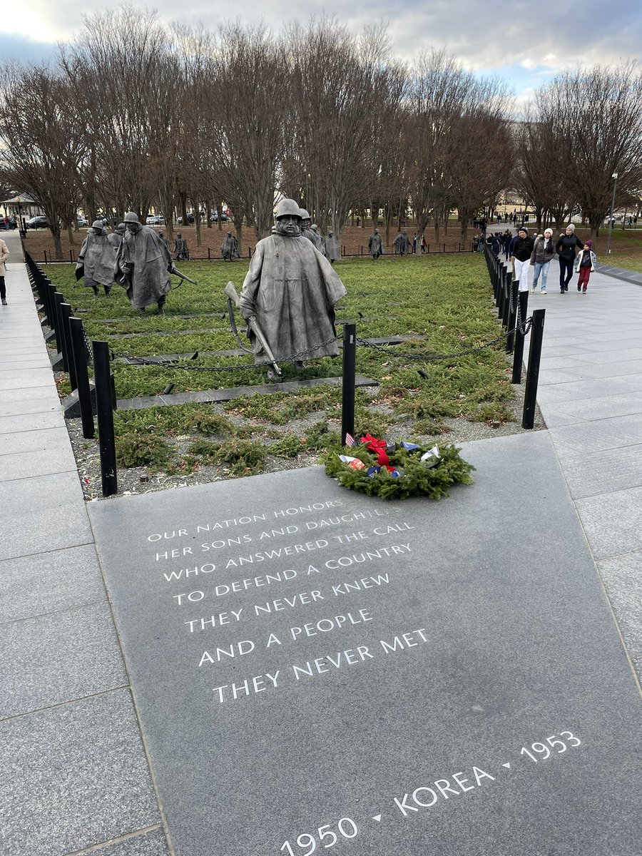 PockHistory's tweet photo. Next, the spectral giants of the Korean War memorial, with fascinating insights from Mr Hall (as ever) #howweremember https://t.co/ySodGX7ZE2