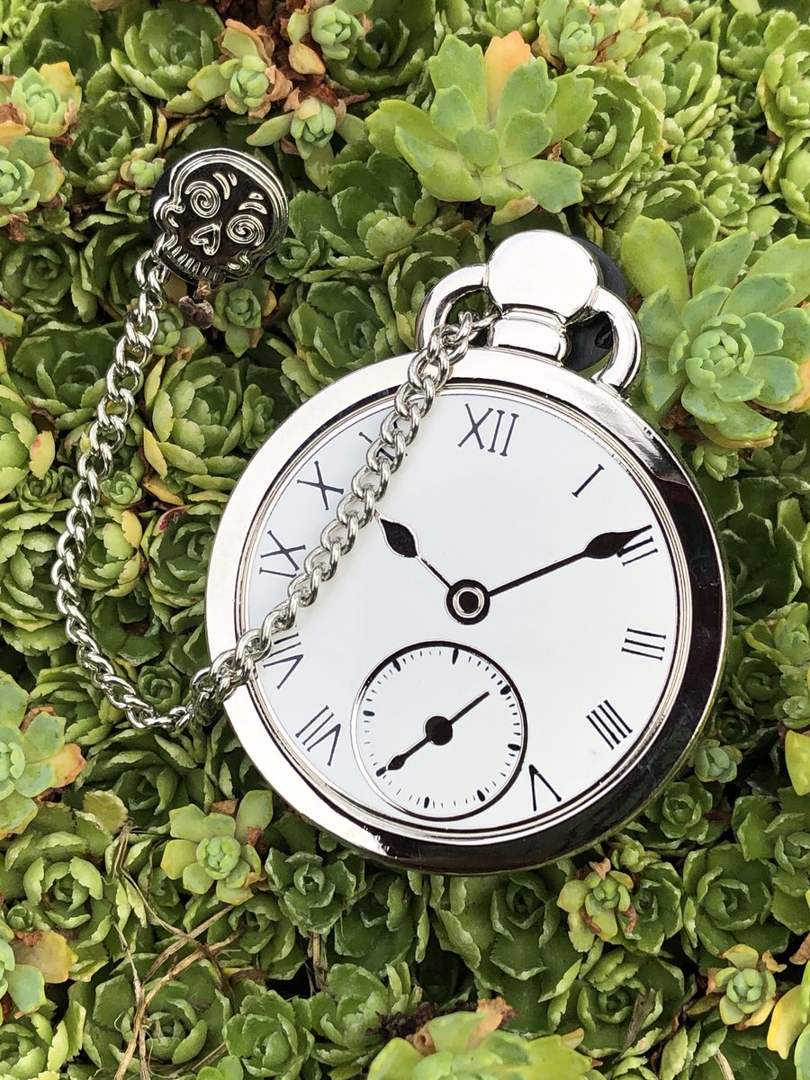 blacksmoke1033's tweet photo. I’ve always wanted to do an enamel pin with a chain but was waiting for a good idea, and I’m really pleased with this one! https://t.co/K7ndOrTucq