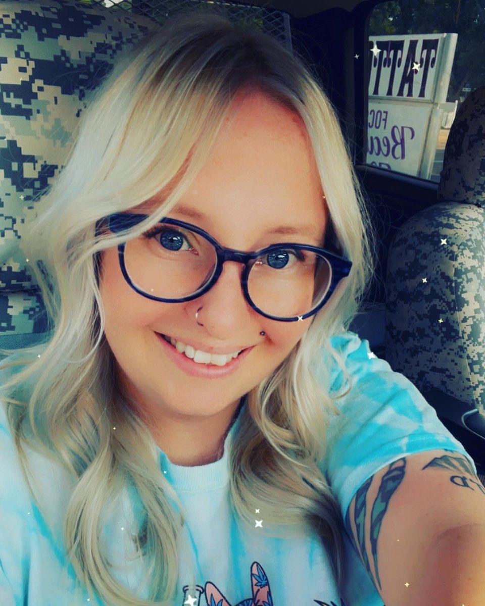 elbie48's tweet photo. Happy Birthday to my oldest granddaughter Samantha Hayhurst love you!!! https://t.co/DFbK0gPgPC