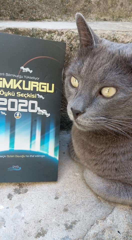 #Kedi ve #bilimkurgu , 
birbirine yakışıyor :) 
#mantıklı ^^