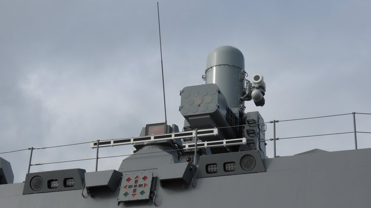 kt_666's tweet photo. 護衛艦のしろ のSeaRAMをじろじろ見てきた
#のしろ
#SeaRAM
#FFM3 https://t.co/JwKqA0kkbq