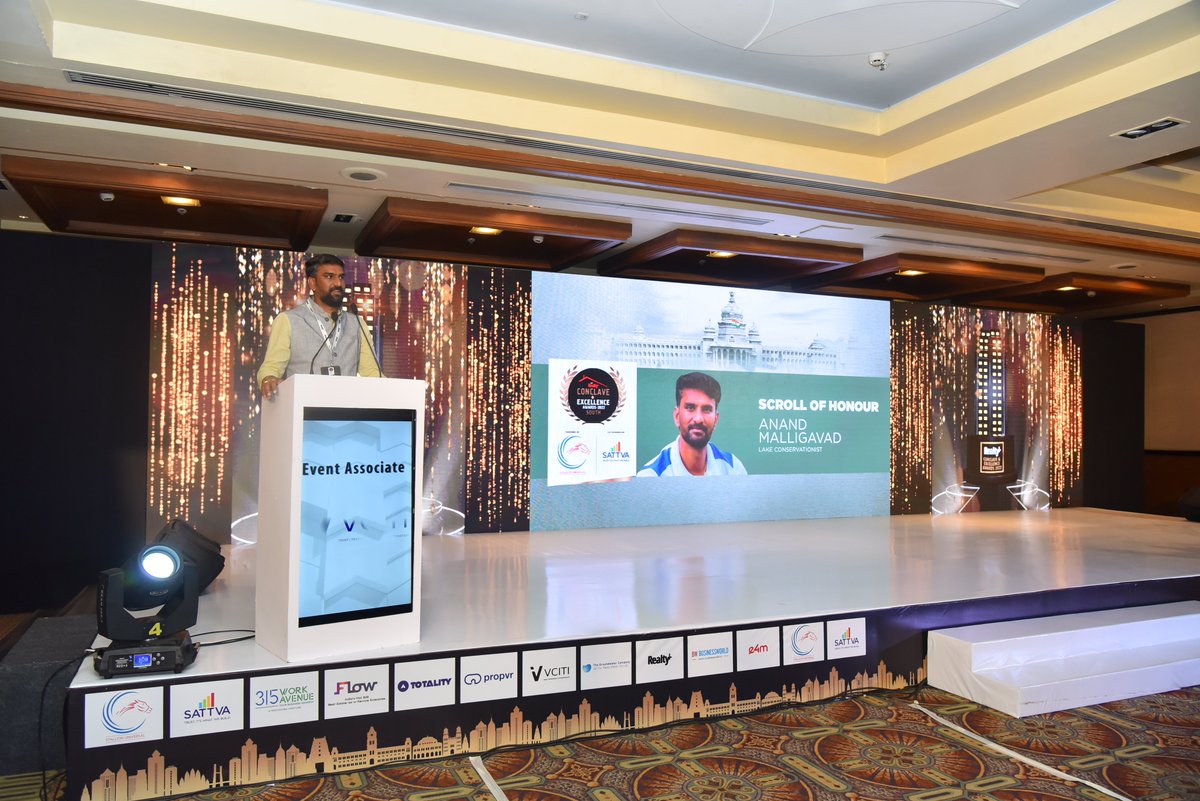 RPRealtyPlus's tweet photo. The prestigious ‘#ScrollofHonour’ was presented by #Realty+ to Anand Malligavad, Lake #Conservationist to recognize his contribution towards the #environment and the #sustainability.
Watch the grand felicitation here: https://t.co/lfcpt6axpG
#RPSouth2022 @AMalligavad https://t.co/FyedsLm33I
