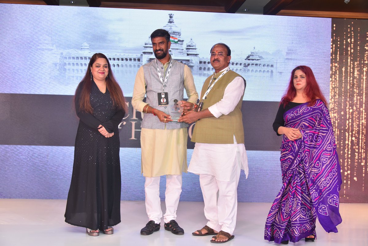 RPRealtyPlus's tweet photo. The prestigious ‘#ScrollofHonour’ was presented by #Realty+ to Anand Malligavad, Lake #Conservationist to recognize his contribution towards the #environment and the #sustainability.
Watch the grand felicitation here: https://t.co/lfcpt6axpG
#RPSouth2022 @AMalligavad https://t.co/FyedsLm33I