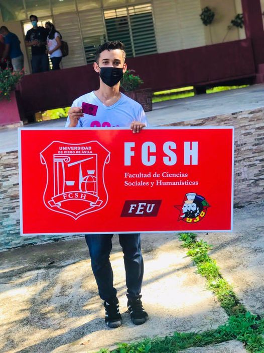 CutinoMiladys's tweet photo. Hoy es complejo el ámbito internacional, a los jóvenes nos toca luchar contra las incesantes maniobras de los Estados Unidos que intentan desestabilizarnos, afirma Kevin Delgado Álvarez, presidente de la #FEU en la #FSCH en #CiegodeAvila #CentenarioFEU @IzquierdoAlons1 https://t.co/wcQTj5MH4v
