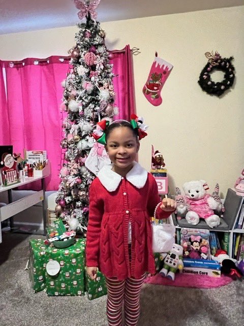 wsfcsvirtual's tweet photo. Check out Cindy Lou Who and The Grinch celebrating our Holiday Spirit Week (Paisley-Kindergarten & Chandler-6th Grade) #GrinchDay #WSFCSVirtualAcademy #Wsfcs https://t.co/ezTuxVGkiq