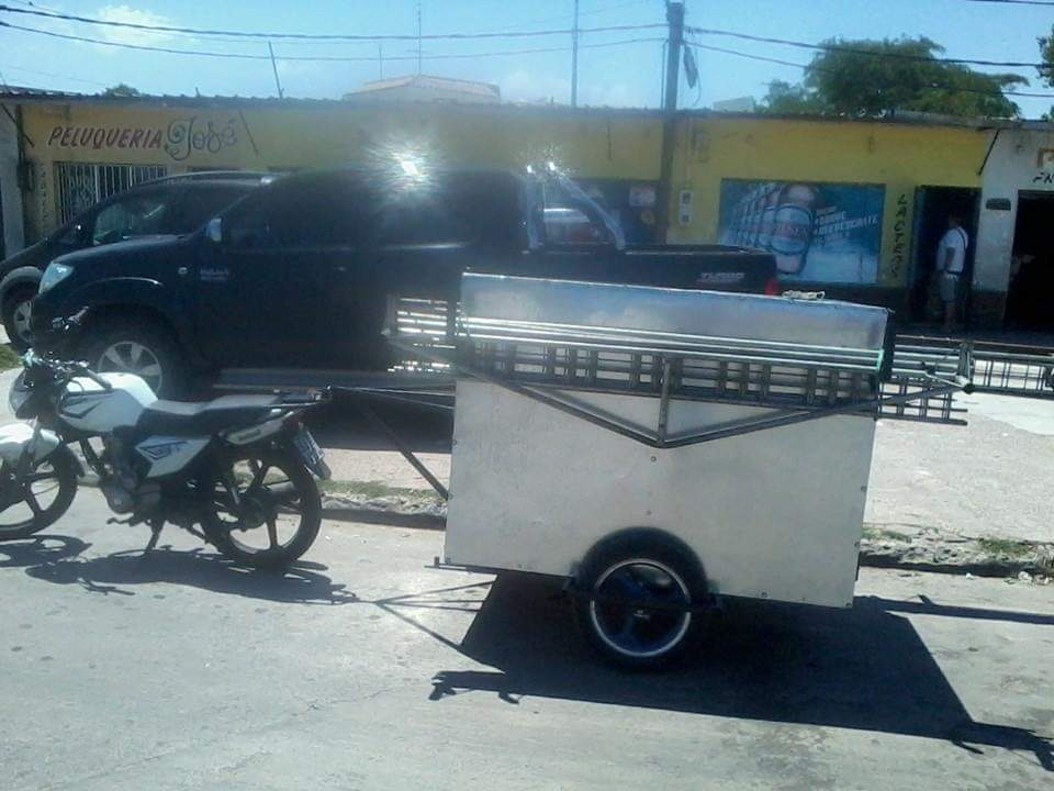 GastonSilveir11's tweet image. Un día como hoy de 2014...
Posteaba esta foto, cómo un gran logro.
Ya no iba a sinchar el carro caminando para armar el puesto.
#Persevera y #Triunfaras