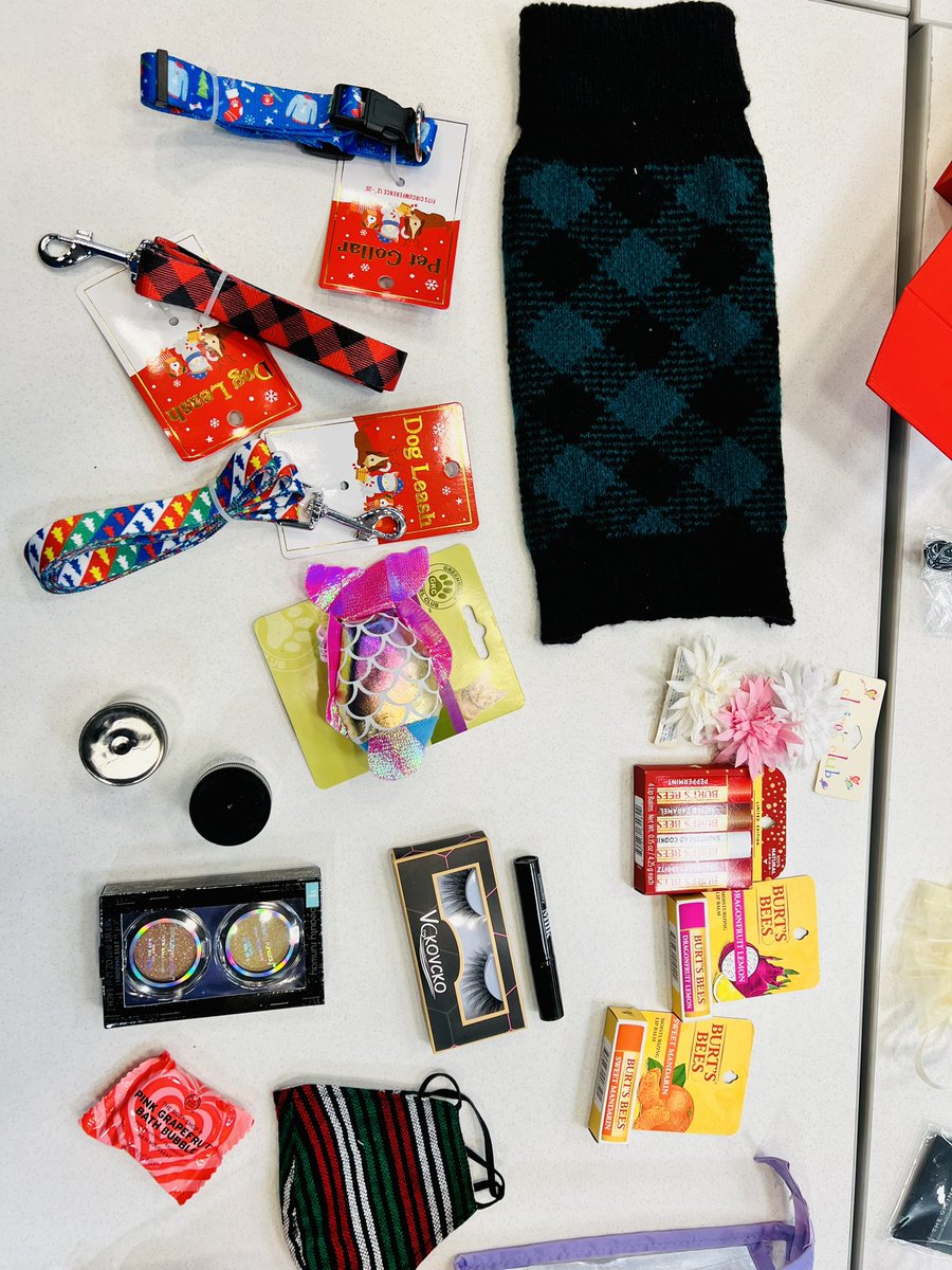 SocialWorknCare's tweet photo. First day of our PBIS Winter Store at FMS! What would you purchase for your loved one? @TAnthony_FMS https://t.co/zld5zxozs0