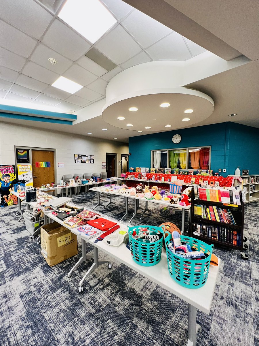 SocialWorknCare's tweet photo. First day of our PBIS Winter Store at FMS! What would you purchase for your loved one? @TAnthony_FMS https://t.co/zld5zxozs0
