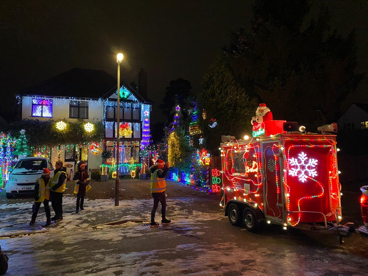 Santa's sleigh routes need volunteers for collections in Meadvale Tuesday 20th (meet 18:30 Abinger Drive RH1 6SZ) and Rushetts Farm Thursday 22nd (meet 18:30 Vevers Road at Woodhatch Road). Both routes finish with a count+drink at Old Oak Clarence Walk, Redhill RH1 6NE. #redhill