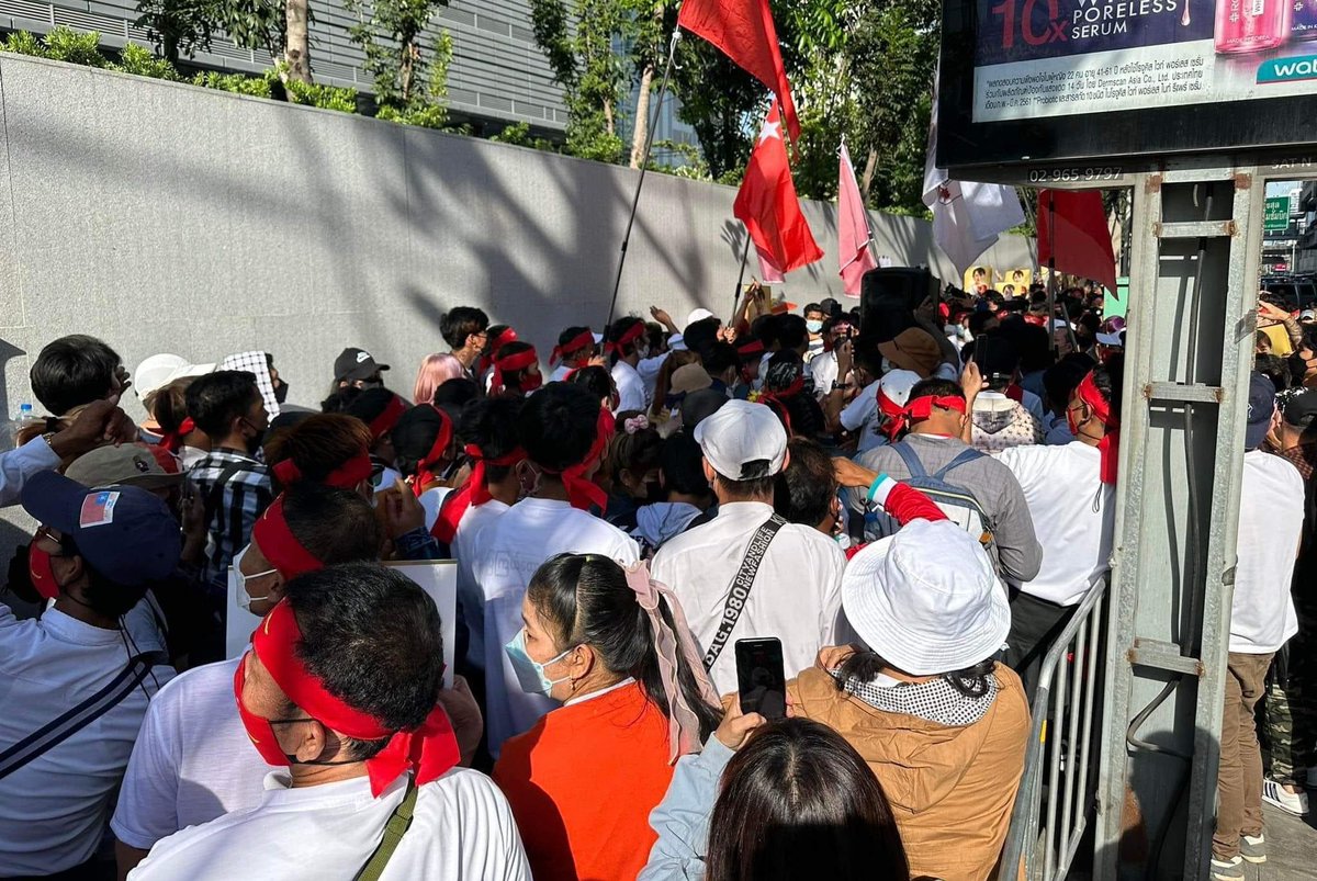NantEiThandar's tweet photo. In front of Embassy of Myanmar in #Bangkok , #Thailand , pro-democracy Burmeses joined demonstration to overthrow the #MilitaryDictatorship on Dec19.

#LegalizationOfNUG           
#2022Dec19Coup                  
#WhatsHappeningInMyanmar https://t.co/uZZcLRxmb5