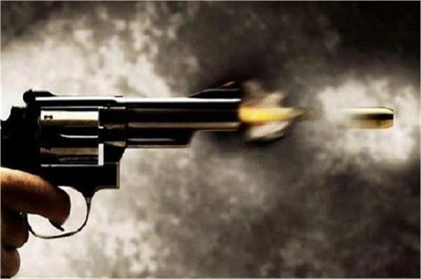 punjabkesari's tweet photo. बैंक के गार्ड की बंदूक से चली गोली, दुकानदार घायल
https://t.co/WtRAvWeppL
#BankGuard #Gun #Firing #Shopkeeper #Injured #PunjabHindiNews #HindiNews https://t.co/wGRmdbBkVA