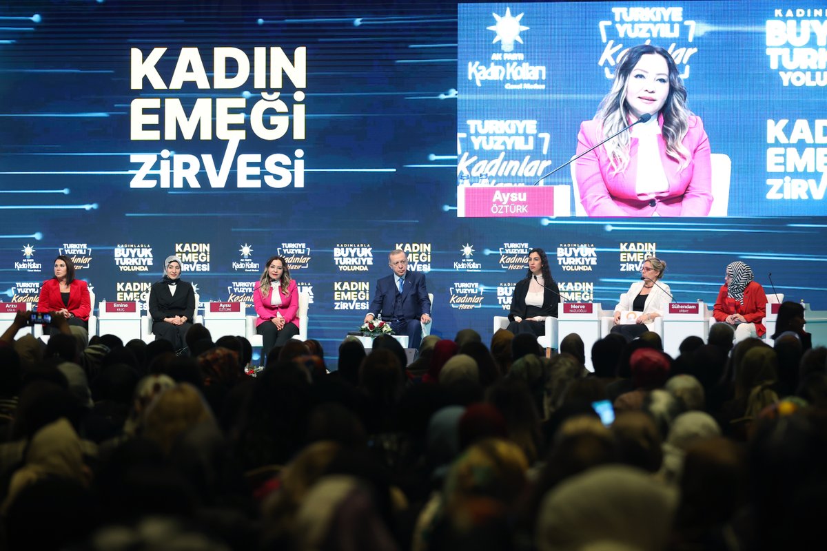 Ülkemizin dört bir yanında iş kurmak, işini geliştirmek, meslek edinmek isteyen 45 binden fazla kadınla bir araya gelen Kadın Emeği Türkiye’nin İstikbali Programımız ülkemize hayırlı olsun.

Türkiye Yüzyılı’nı birlikte kuracağımız kadınlara daha fazla destek vermekte kararlıyız.