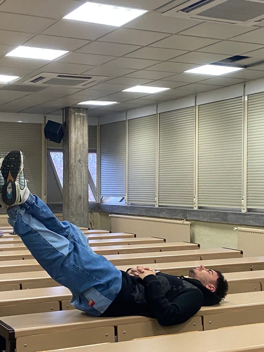 FrGallardo10's tweet photo. Repasando antes del examen https://t.co/SnpYFDaD8c
