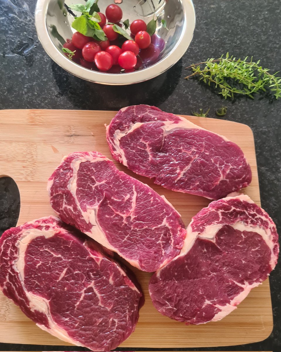 hiqueschmitt's tweet photo. Qualidade do assado no final se semana. #churrasco #entrecot #assado #assadodetira #entrana #semfiltro #bbq #tweetyourmeat #Meat #FogoéfogoTiroétiro https://t.co/B5y8z9Rvq3