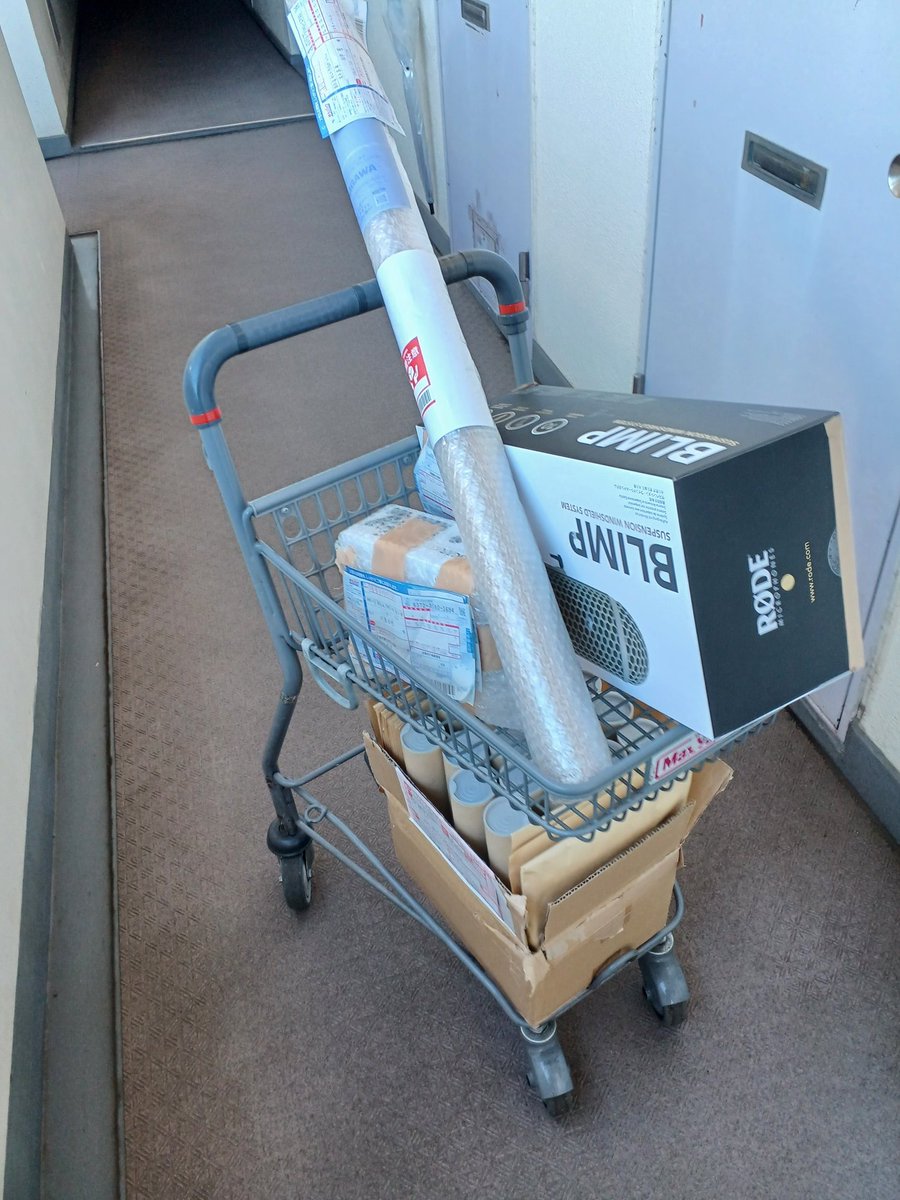 eigakoushien's tweet photo. 大変、お待たせいたしました。
本日、eigaworldcup2022 の賞状、パンフ、領収書、副賞を送らせていただきました。 https://t.co/mer8p67S5d