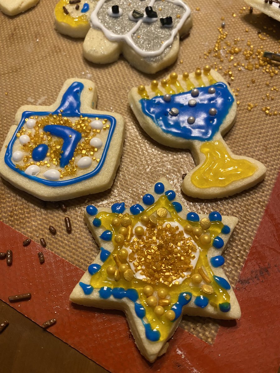 AmyCole501's tweet photo. Happy Hanukkah! #cookies #Holidays #Hanukkah https://t.co/pZ1s3hOXrf