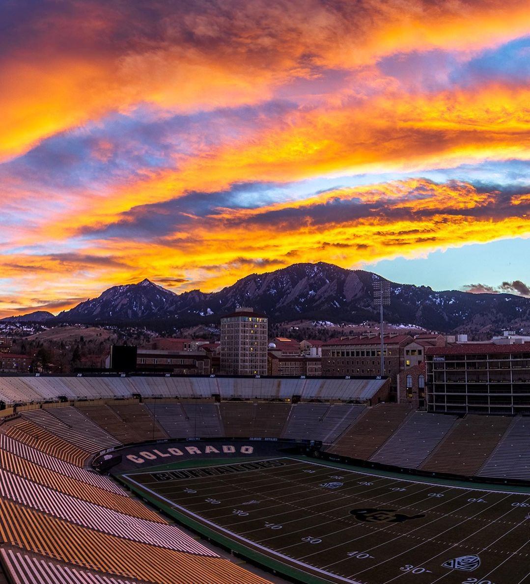 TheHC_CoachLew's tweet photo. 🏔🏔🏔🏔🏔

Good morning Beautiful People ☀️ 
Let’s set the tempo for the week by having a great day TODAY!

Improve &amp; COMPETE to be the best version of yourself today!

Great things happening TODAY!!

#WeComing 🦬 | #BeTheA1pha 🐺

🏔🏔🏔🏔🏔 https://t.co/NPdGeN1mSL