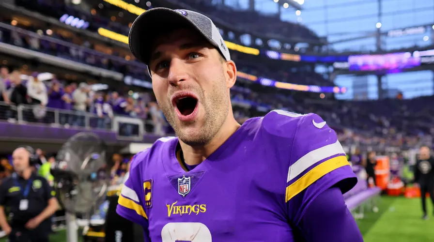 Mr_Objectivity's tweet photo. Kirk Cousins is the first #Vikings player to throw for 400-plus yards in consecutive games and now has the most 400-yard games in #Vikings franchise history (five).

Minnesota Vikings legend #SKOL https://t.co/W38oLJF24N