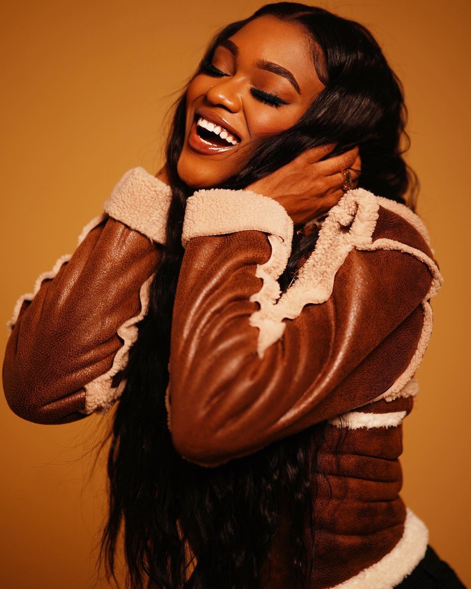FirstkillnStar's tweet photo. I'm still not over these pictures 😩😍😍 #mochabands https://t.co/gkhFwDLjwI