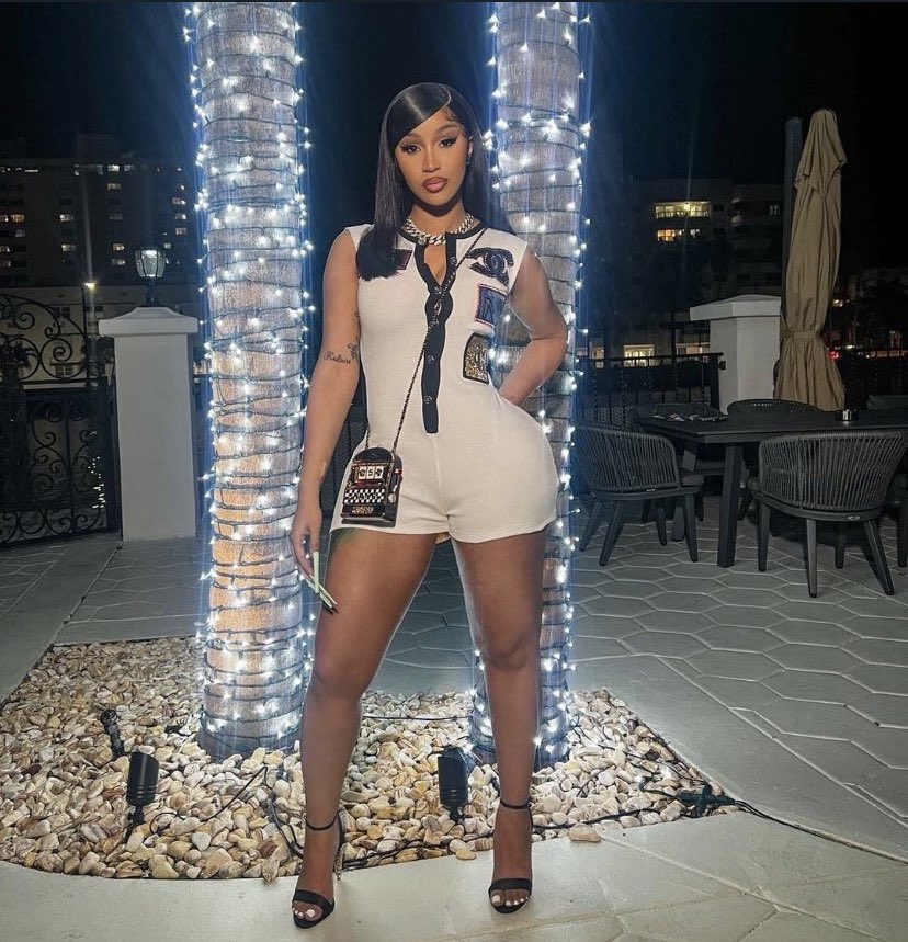 NinerKhadafi's tweet photo. @NoBackTalk2 @cocoy2kgirlblog @ISLANDBARBZZ Cardi B at 30 Vs Nicki Minaj at 30 #30andfine https://t.co/yXtnzKfp8z