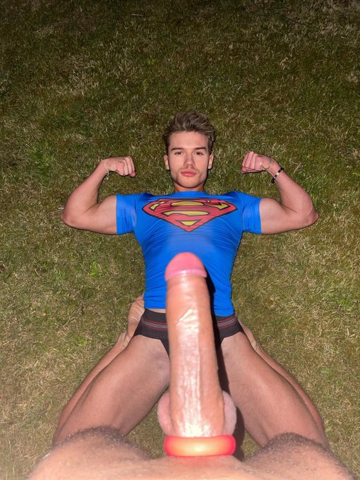 If Clark Kent was a cock hungry slut 😈 https://t.co/SKfoF0q80y