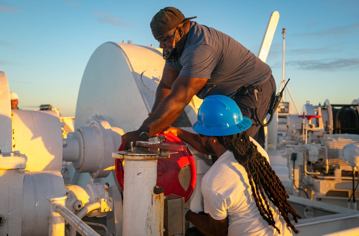 NAVSOUS4THFLT's tweet photo. 74 Civilian Mariners aboard #USNSComfort work behind the scenes to keep the ship operating smoothly and efficiently. Their support has a key role in the success of #ContinuingPromise22 while maintaining, navigating and operating the ship. @Southcom @USNavy
#CP22 #EnduringPromise https://t.co/HwzW0K4jvd