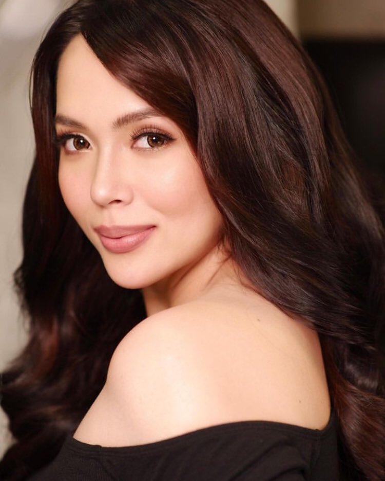 louiereyasher's tweet photo. @lilyganados @yourjuliamontes Si Julia Montes lang naman ang sumalba sa nalulugmok na timeslots ng Kapamilya Gold noon during AlDub era at tumalo sa lahat ng GMA afternoon serye. 

She is ABS-CBN’s Daytime Drama Queen. https://t.co/vFNkqJEC62