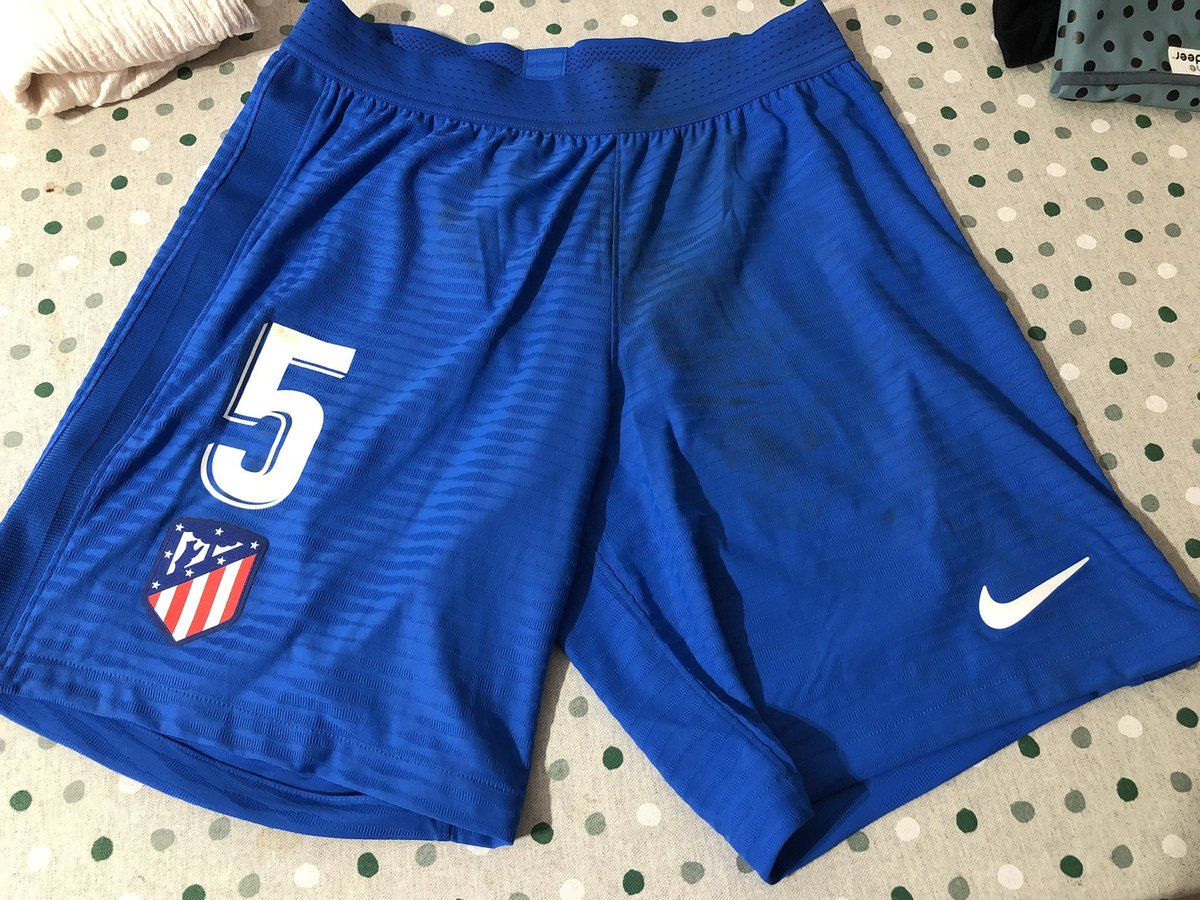 Enhorabuena @rodridepaul 
Cuando <a href="/Atletico_MD/">Atlético de Madrid</a> invitó a Nico al Metropolitano,no sólo te hiciste una foto,sino que además le regalaste tus pantalones.Por eso nos hemos alegrado tanto por ti,por <a href="/AngelCorrea32/">Angel Correa</a> y Nauel Molina. Campeones del mundo!🇦🇷 Enhorabuena!