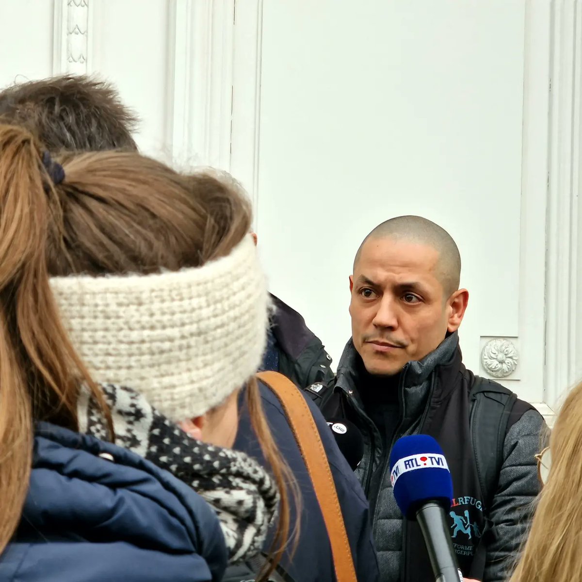 BELRefugees's tweet photo. Update. Insatisfaction totale. Sortie des représentant.e.s après l'arrivée en nombre des forces de l'ordre. Communiqué en photo. https://t.co/GRJ3mgvopC