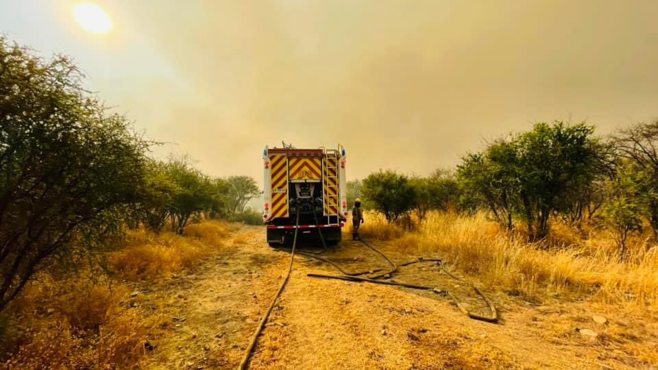 Quinta_Bollenar's tweet photo. Durante la semana pasada, nuestra Máquina BF5 trabajó dos jornadas en apoyo de Incendio Forestal en Fundo #Caren, Comuna de #Curacaví. 🚒🚨 https://t.co/f9GhnXbcf0