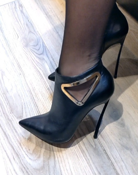 kinkyfuntoronto's tweet photo. What do you think of this pair? Yay or nay? 👀 https://t.co/l0Nf3aQf8E