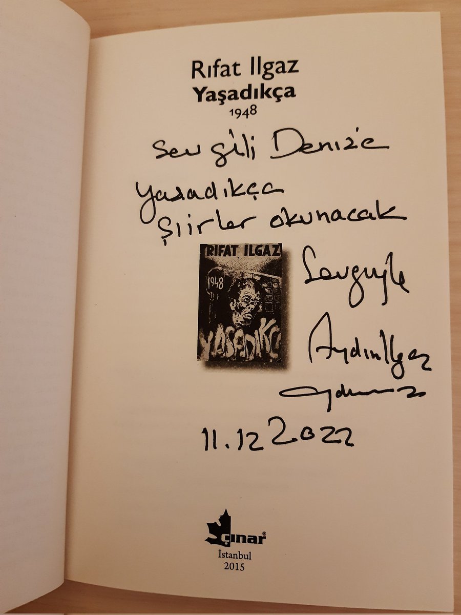 zi_ned's tweet photo. Aydın Ilgaz ile kitap fuarında tanıştık. Rıfat Ilgaz'ın kitaplarını incelerken, hediye olarak almak istediğim kitaplarda da yardımcı oldu. Çok üzgünüm. Sevenlerine sabır diliyorum. #AydınIlgaz #RıfatIlgaz https://t.co/NremN76icH