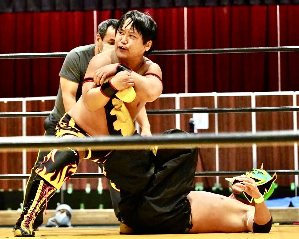energyse_moriya's tweet photo. 今年も早いですね
2023年最終戦は恒例の…
#大晦日プロレス
#omisokapw
最後の試合は
#ライジングKID #佐々木幹矢
の元 #J2000 チーム
何度も戦い何度も組んだ
離れてからの成長を体感させてもらうよ
チケットは1部2部とも受付中‼️ https://t.co/lxvKigmJi6