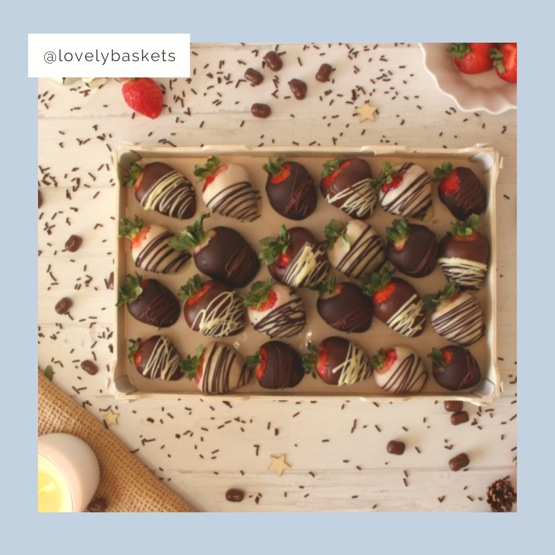 sinclabox's tweet photo. ¿¿Se os cae la baba, no?? 🤤 ¡¡Qué pintaza y qué super regalo!! 🎁 La cajita es de @lovelybaskets y preparan este tipo de pack y muchos otros con un pinta espectacular 😍 ¡Gracias por elegirnos! 😊 #sincla #lovelybaskets #cajafresas #fresasconchocolate #regalonavid https://t.co/JnQ9M94c5q
