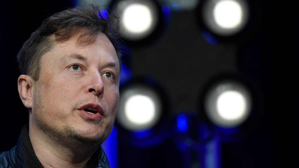 Forbes's tweet photo. Musk Asked Twitter Users If He Should Step Down As CEO https://t.co/oVoBsVuzxv https://t.co/bm3uhRrvxo