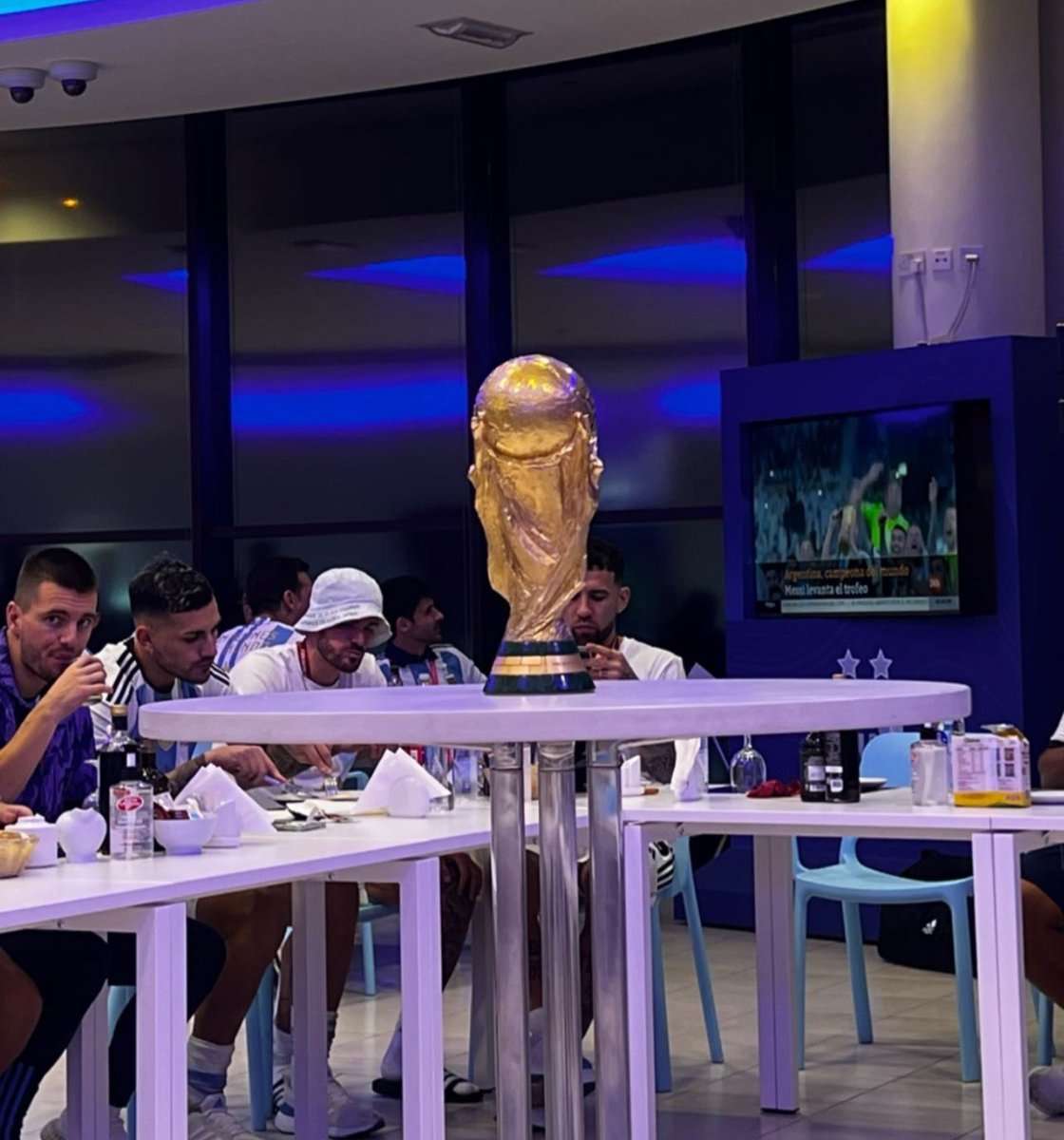 geethegreatestp's tweet image. ตั้งน้องไว้กลางห้องนั่งมองตอนกินข้าว พาน้องเข้านอน ขึ้นเครื่องก็คาดเบลท์ให้ อาเจนหยุดดิ้555555555555555