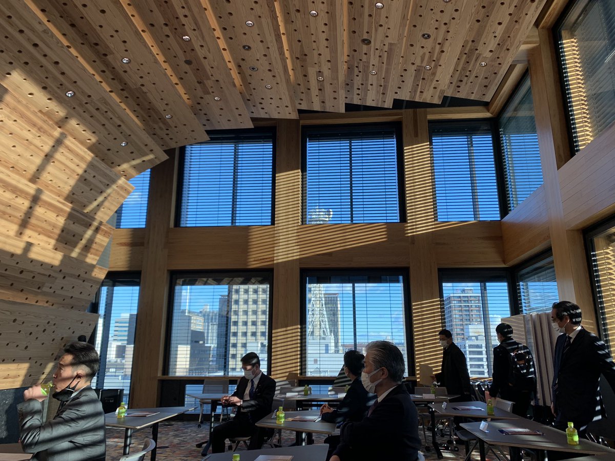 ryosei_akazawa's tweet photo. 本日、#日本初の高層純木造耐火建築物、#大林組次世代研修施設、#PortPlus 視察。
なんと、大林組の幹部の皆様着用の #寄木細工のSDGsのピンバッジ が赤沢とお揃い☺️
ピンバッジも、木製の名札も、赤沢の地元日南町の #白谷工房 の製品❗️感激‼️
↓Port PlusのHPはこちら!
https://t.co/x3odh6QFhE https://t.co/8DrDUVGRxO